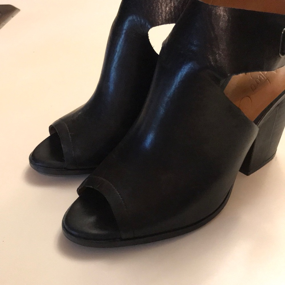 Arturo Chiang booties black